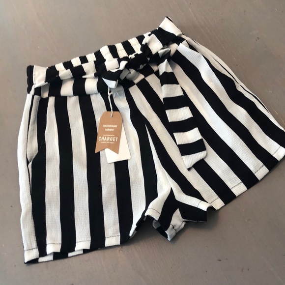 🖤Charger shorts - Picture 1 of 6